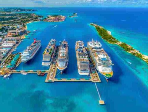 aerial photography of white and blue cruise ships during daytime - Cruise ships in the Bahamas., tags: der bahamas - unsplash